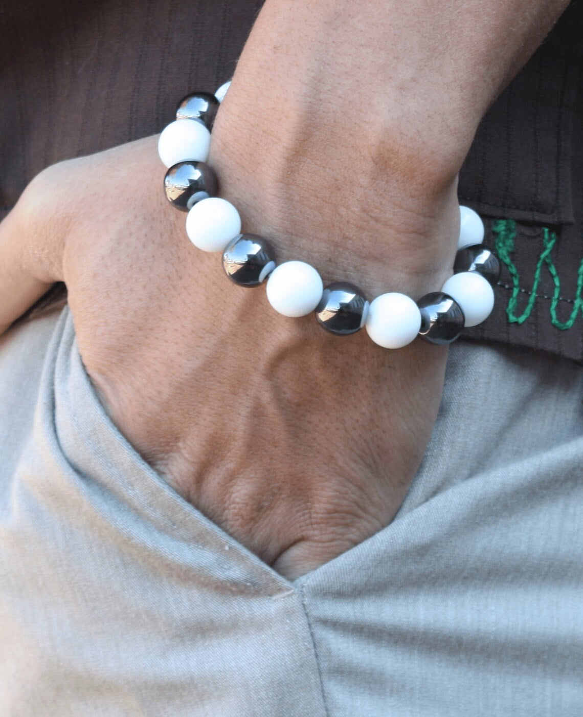Hematite and White Onyx Bracelet - A Beacon of Clarity and Protection