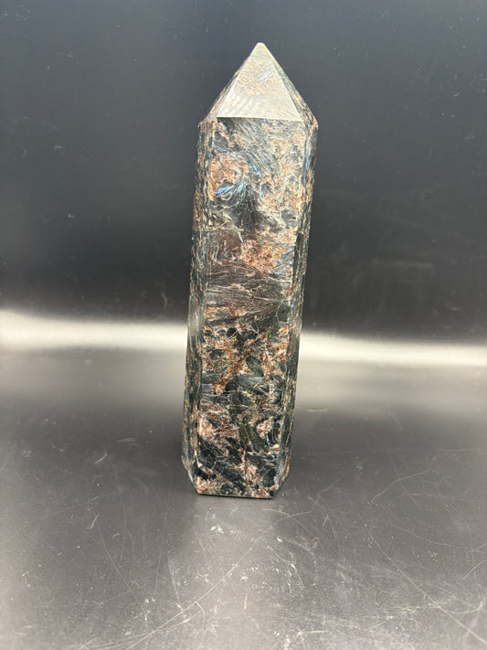 Firework Garnet Crystal Tower 740g (7.5 Inch) – Natural Healing Crystal for Confidence, Strength, Meditation & Home Decor