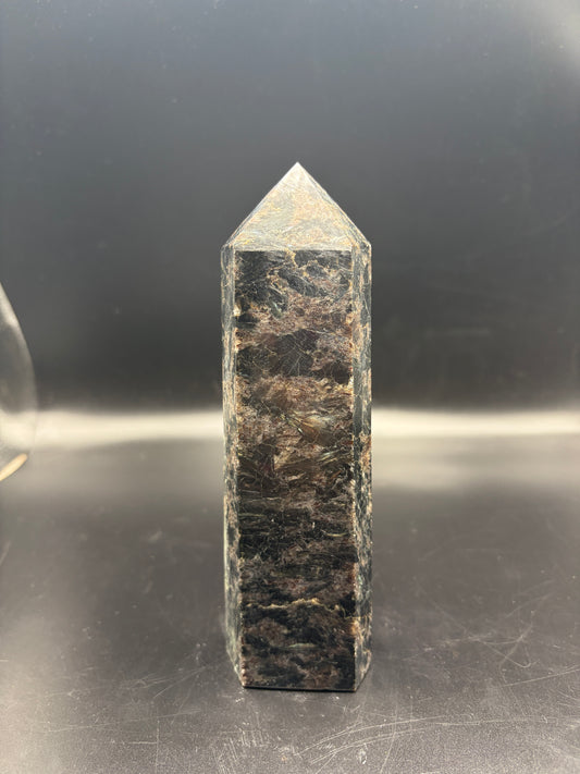 Firework Garnet Crystal Tower 450g (7 Inch) – Natural Healing Crystal for Strength, Confidence, Meditation & Home Decor